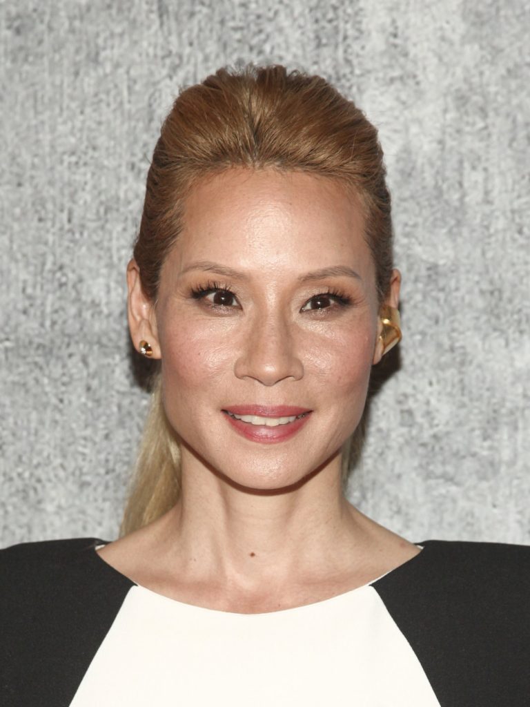 Lucy Liu άλλαξε τα κλασικά μαύρα μαλλιά της