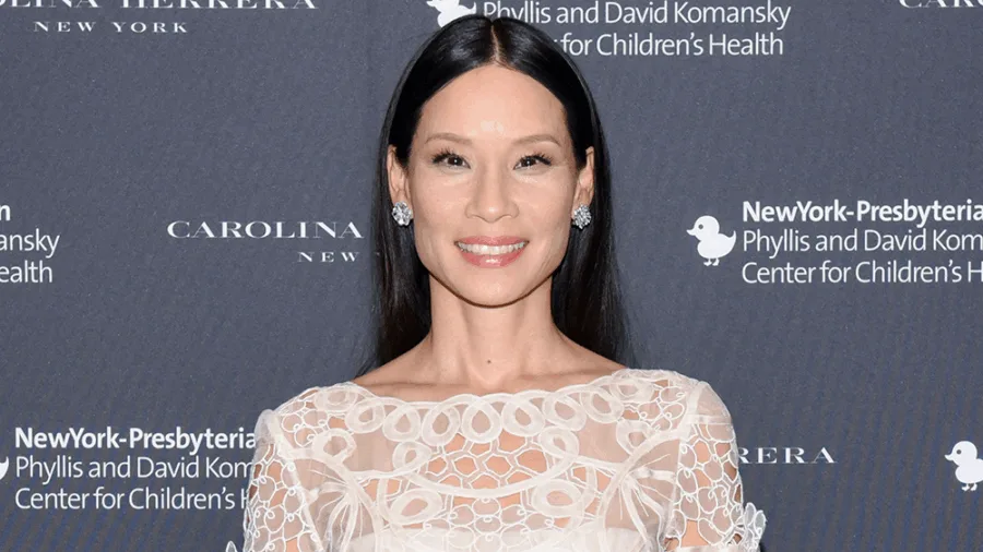 Lucy Liu άλλαξε τα κλασικά μαύρα μαλλιά της