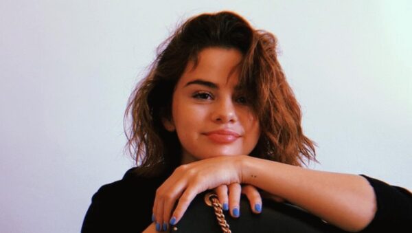 Τι κάνει η Selena Gomez όσο ο Justin Bieber αρραβωνιάζεται; Φεύγει κρουαζιέρα…
