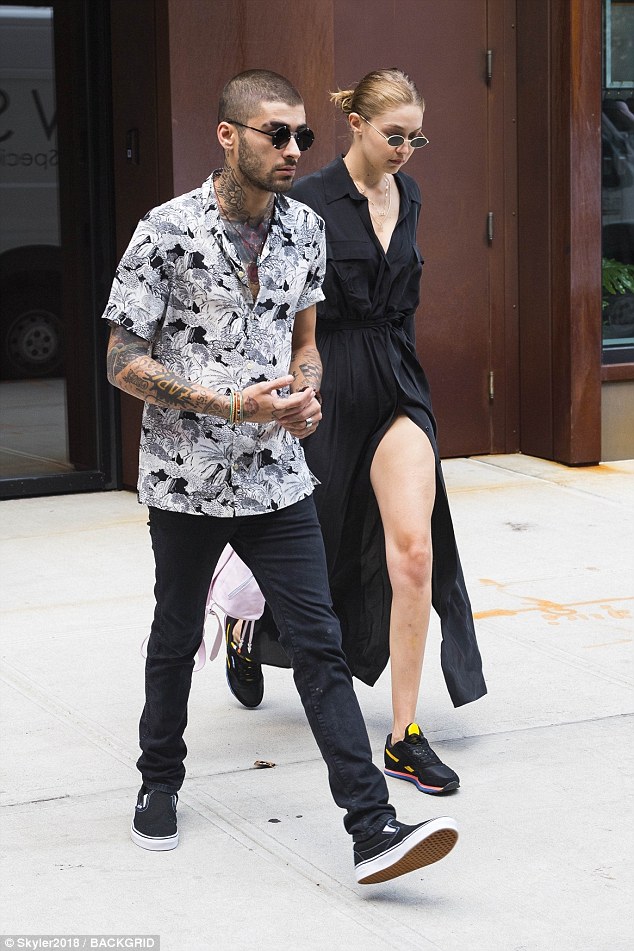 Gigi Hadid φόρεσε κολιέ με το όνομα του Zayn