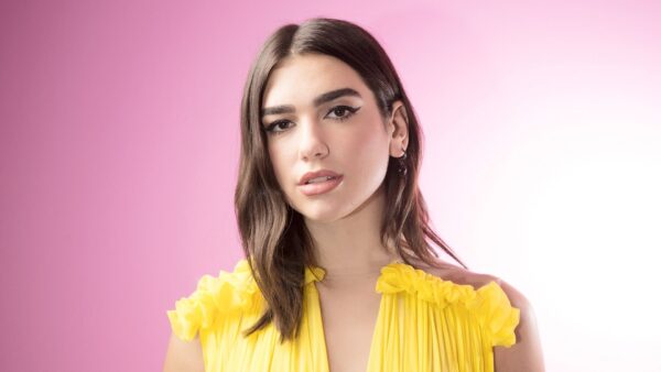 Η Dua Lipa αποκαλύπτει πότε θα κυκλοφορήσει το νέο της τραγούδι “Electricity” ⚡