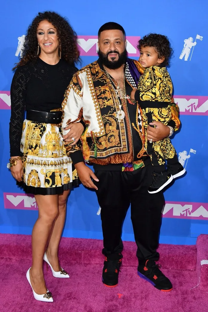 Ο DJ Khaled με τη σύζυγό του Nicole Tuck και τον γιο τους Asahd στα MTV Video Music Awards 2018.