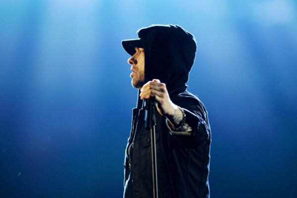 Ο Eminem κυκλοφόρησε από το πουθενά ένα νέο άλμπουμ με τίτλο “Kamikaze”