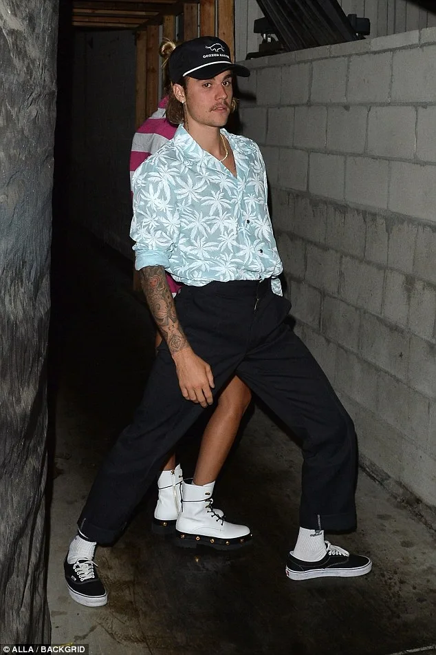 μουστάκι του Justin Bieber