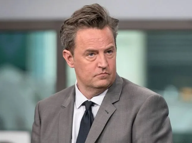 νοσοκομείο ο Chandler από τα Φιλαράκια