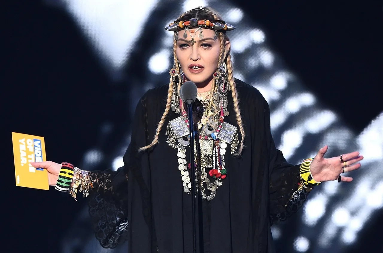 Η Madonna στη σκηνή των MTV Video Music Awards 2018.