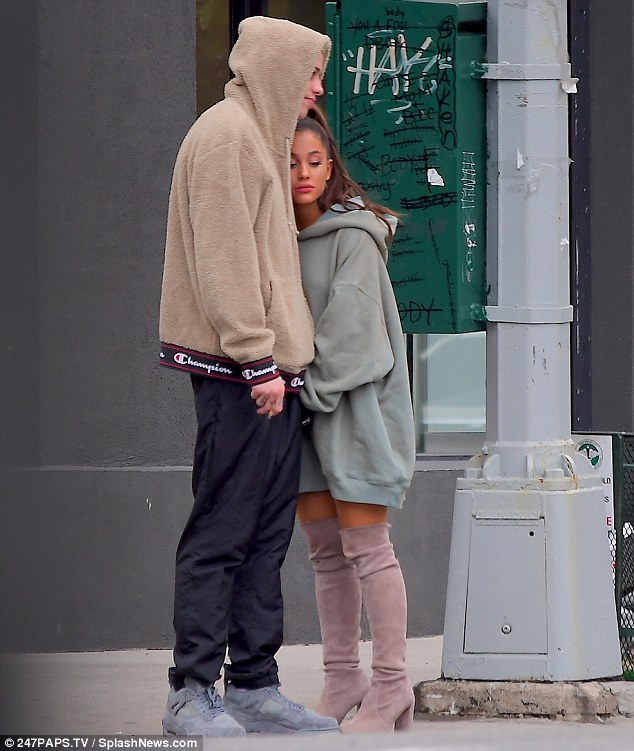 Ariana Grande εμφανίστηκε