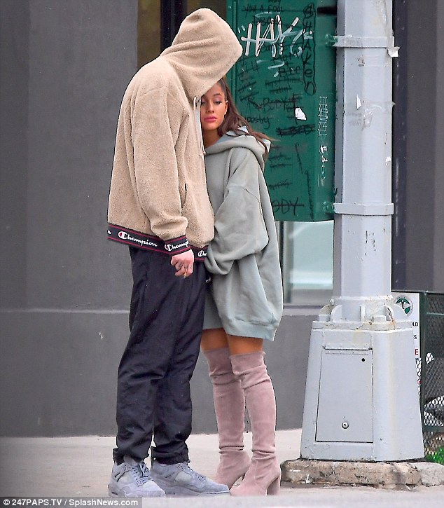 Ariana Grande εμφανίστηκε