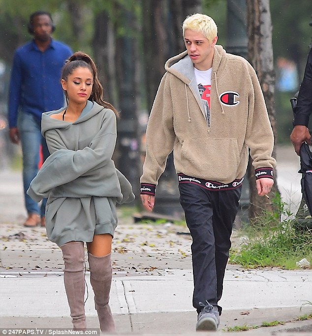 Ariana Grande εμφανίστηκε