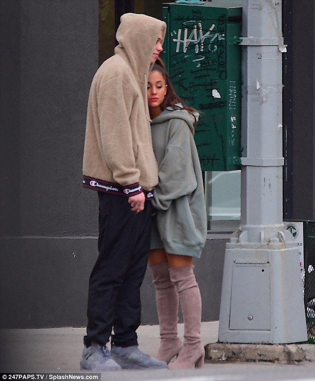 Ariana Grande εμφανίστηκε