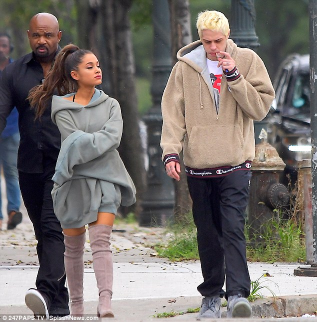 Ariana Grande εμφανίστηκε