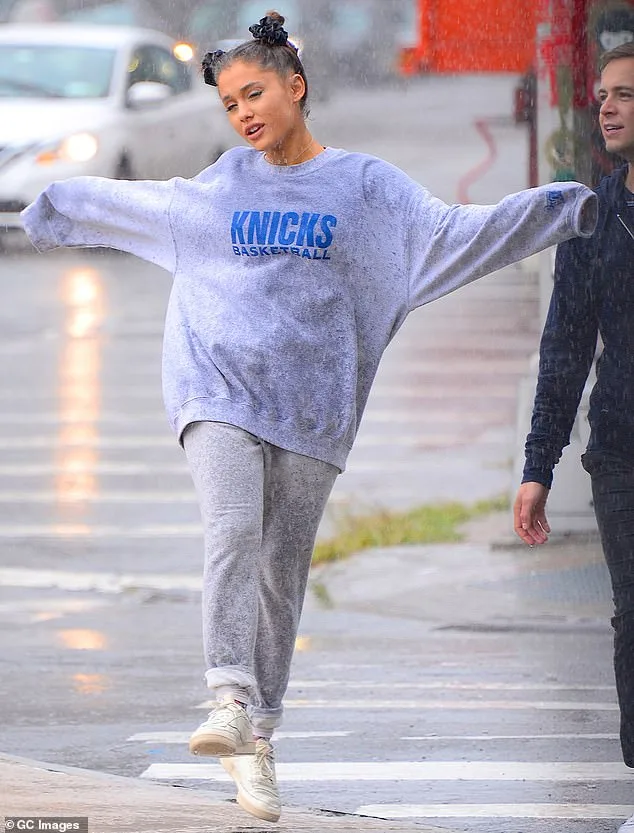 Ariana Grande εμφανίστηκε