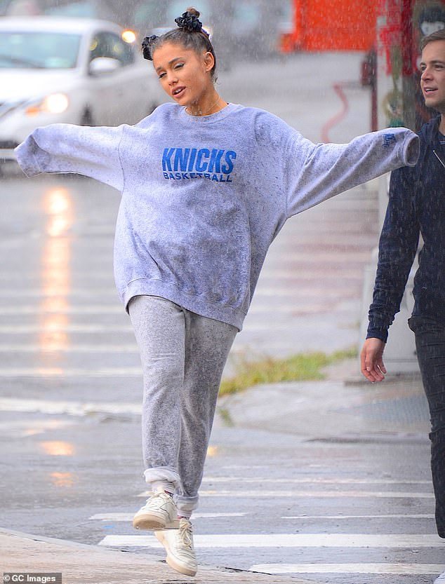 Ariana Grande εμφανίστηκε