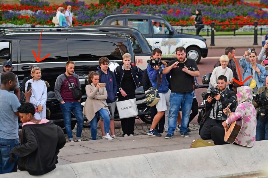 Justin Bieber έκανε καντάδα στην Hailey