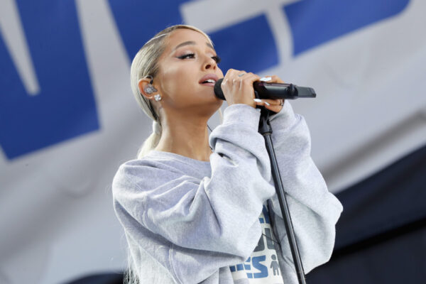 Οι φαν της Ariana Grande ανησυχούν εξαιτίας των πιο πρόσφατων tweets της