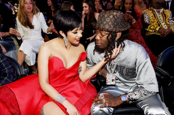 Η Cardi B δημοσίευσε μια ακυκλοφόρητη φωτογραφία από τον γάμο της!