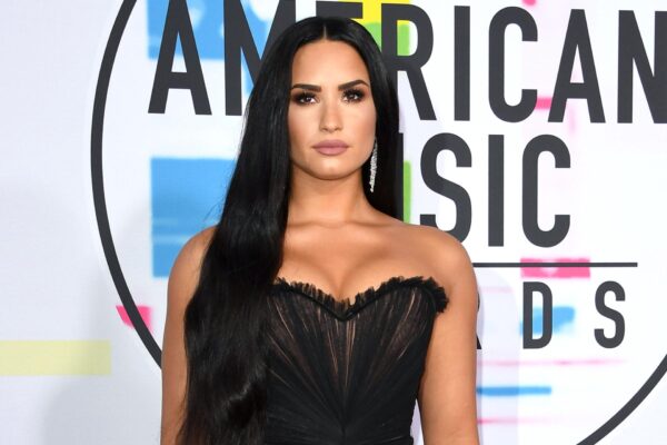 Η μητέρα της Demi Lovato μιλάει για πρώτη φορά για όσα έγιναν τη μέρα που πήρε υπερβολική δόση η τραγουδίστρια