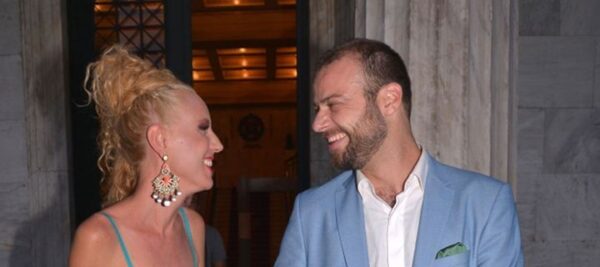 Παντρεύτηκε ο Ορέστης Τζιόβας ❤ Τα πρώτα πλάνα από το Δημαρχείο