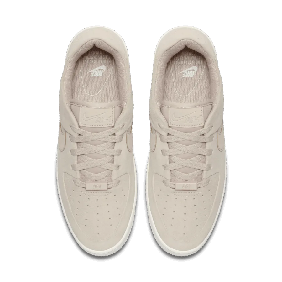 Nike Air Force 1 Sage Low σε μπεζ χρώμα από ψηλά