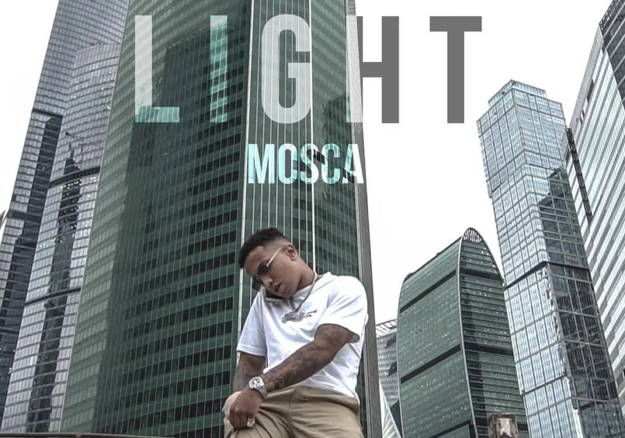 Light #1 στα Youtube trendings