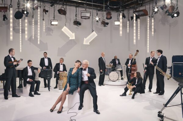 Οι Pink Martini επιστρέφουν στο Christmas Theater το Σάββατο 15 και την Κυριακή 16 Δεκεμβρίου!