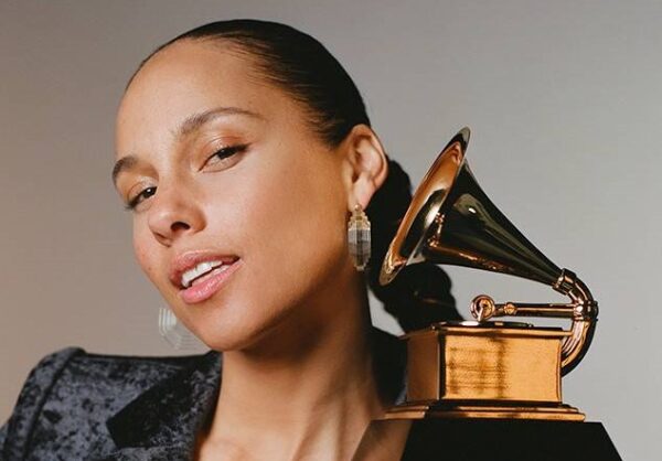 Η Alicia Keys είναι η παρουσιάστρια των φετινών Βραβείων Grammy!