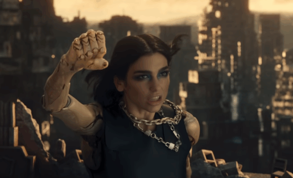 Η Dua Lipa μεταμορφώνεται σε cyborg στο νέο της βίντεο κλιπ!