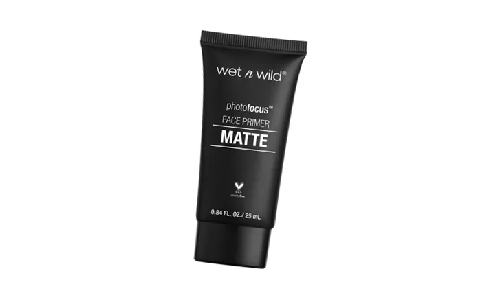Wet n Wild Photo Focus Face Primer Matte σε μαύρο σωληνάριο.
