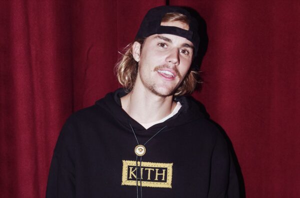 Ο Justin Bieber έκανε ένα τατουάζ στο πρόσωπο του!