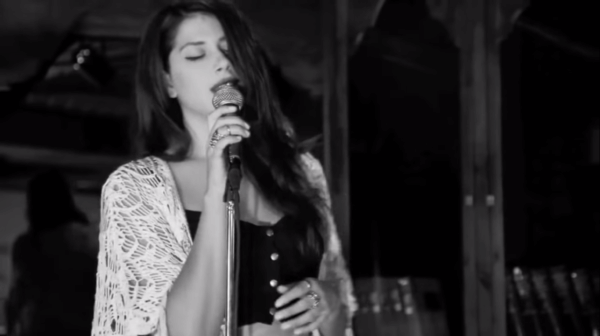 Η Katerine Duska έκανε cover το «Do I Wanna Know»!