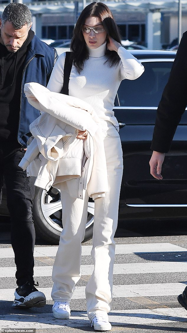 Bella Hadid μόλις προσγειώθηκε στην Αθήνα