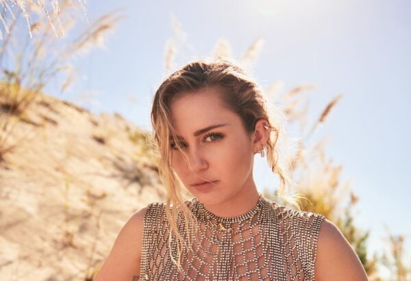 Το νέο άλμπουμ της Miley Cyrus θα έχει και ψυχεδελικά στοιχεία!