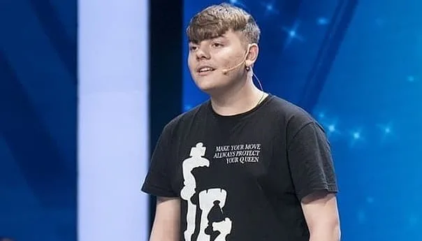 "Paradise & Hell": Ο Youtuber JR Ramonas