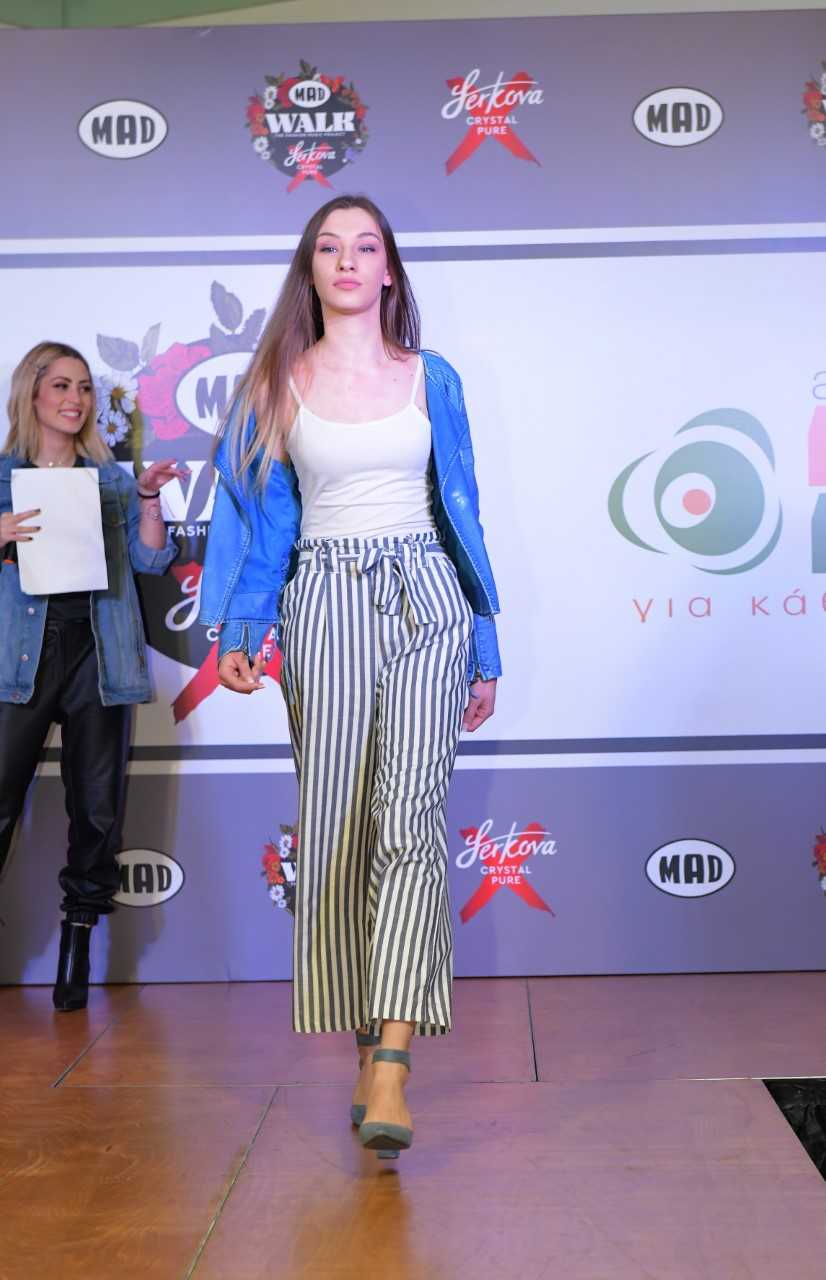 Μοντέλο στην πασαρέλα του MadWalk 2019 by Serkova Crystal Pure.