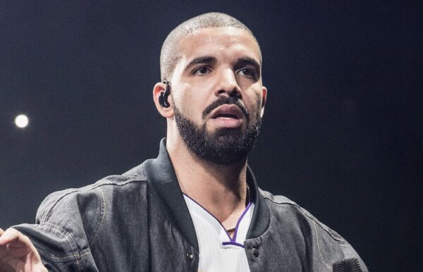 Ο Drake γυρνάει την πλάτη του στον Michael Jackson