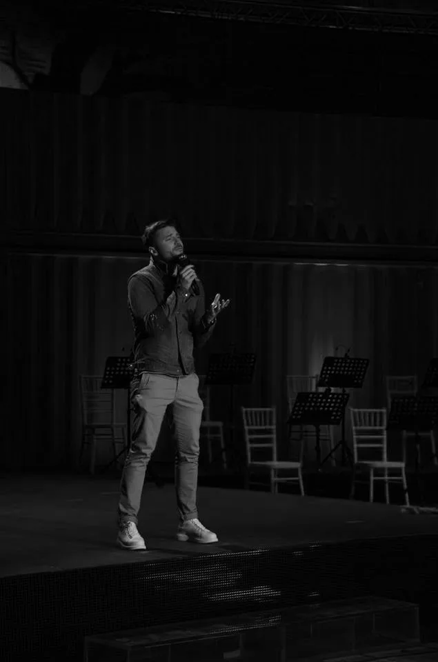 Ο Sergey Lazarev σε πρόβες στη σκηνή του MadWalk 2019.