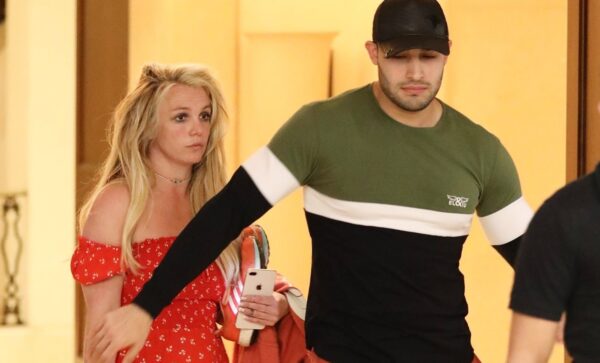 H Britney Spears βγήκε από την ψυχιατρική κλινική και είναι πραγματικά αγνώριστη