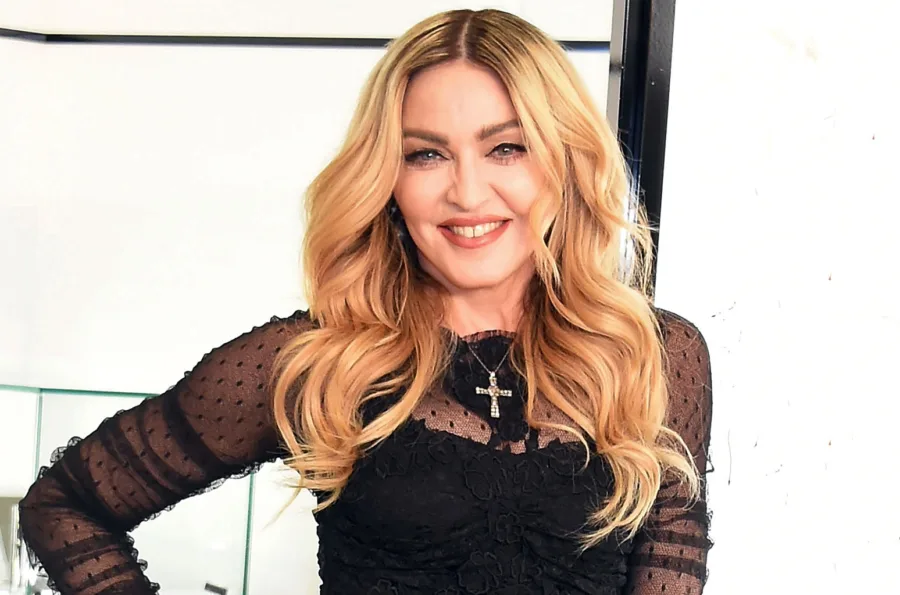 Η Madonna ανακοινώνει το νέο της album και μεταμορφώνεται σε μυστικό πράκτορα!