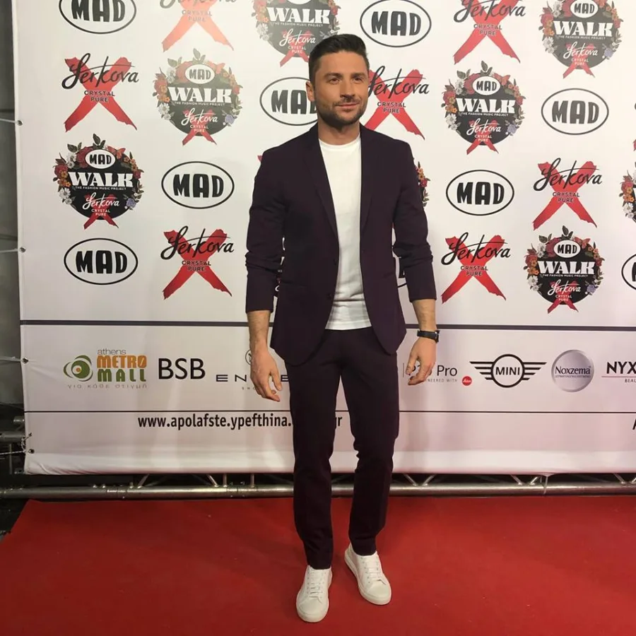 Ο Sergey Lazarev στο κόκκινο χαλί του MadWalk 2019 by Serkova Crystal Pure.