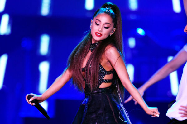 Η Ariana Grande λανσάρει μία νέα σειρά ομορφιάς!