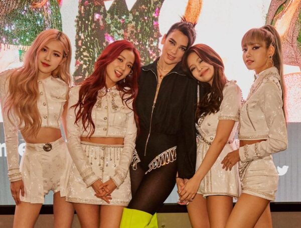 Οι BLACKPINK και η Dua Lipa συναντιούνται on stage!