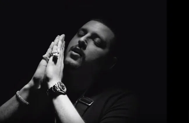 Mad Clip είναι και πάλι στην κορυφή του YouTube χωρίς... «Προσευχές»