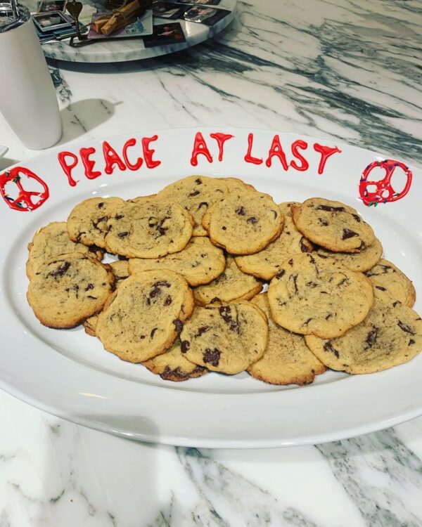 Η Taylor Swift έφτιαξε μπισκότα συμφιλίωσης για την Katy Perry!