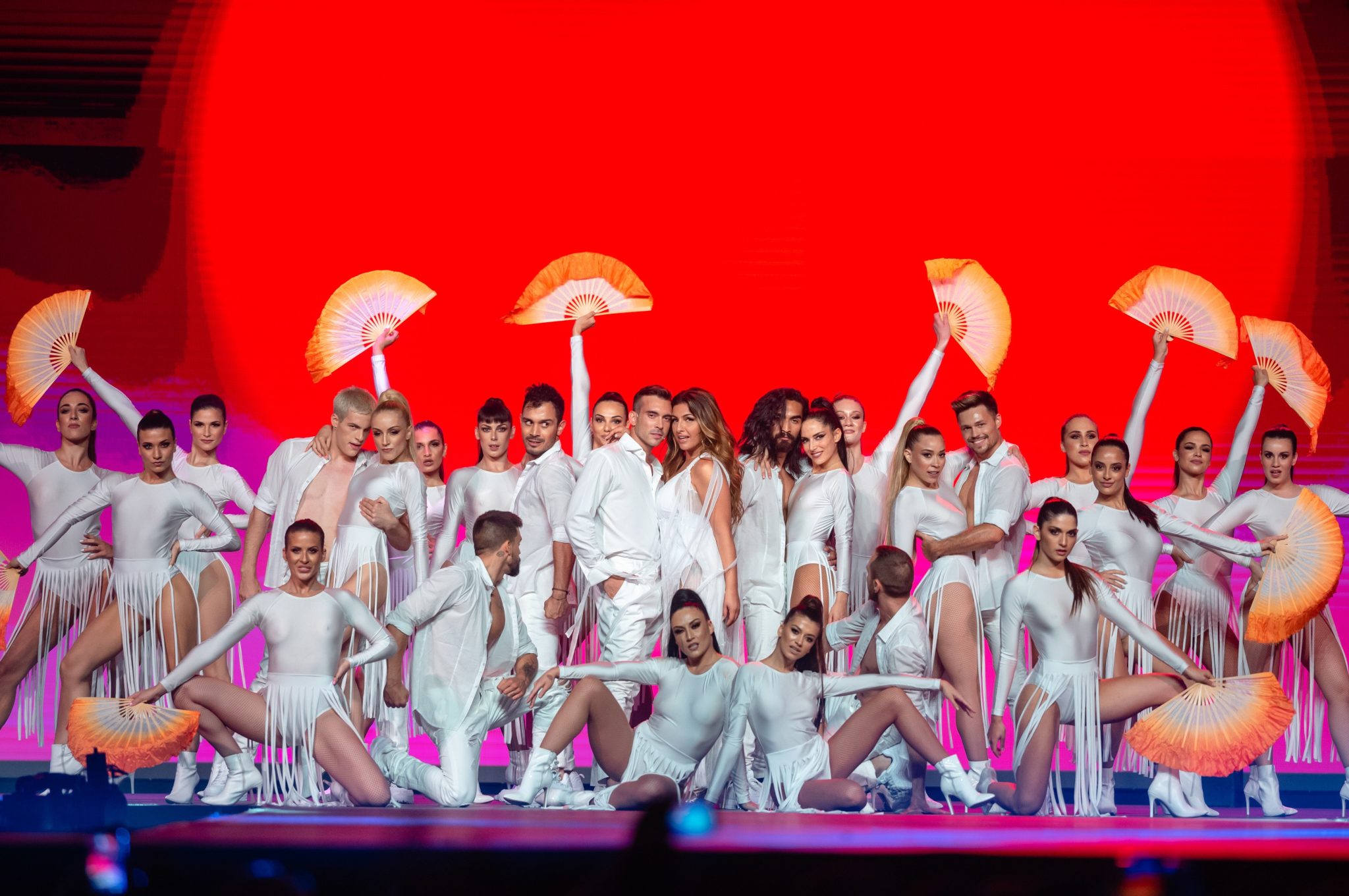Καλλιτέχνες και χορευτές στη σκηνή των Mad Video Music Awards 2019.