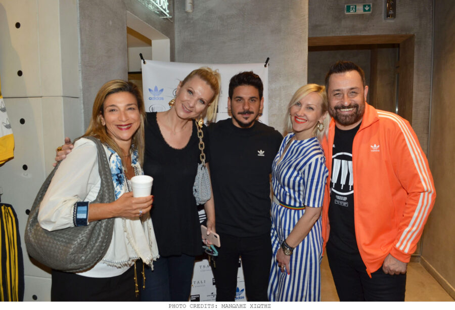 Ο Θέμης Γεωργαντάς με παρέα σε εκδήλωση στο Adidas Originals Store.