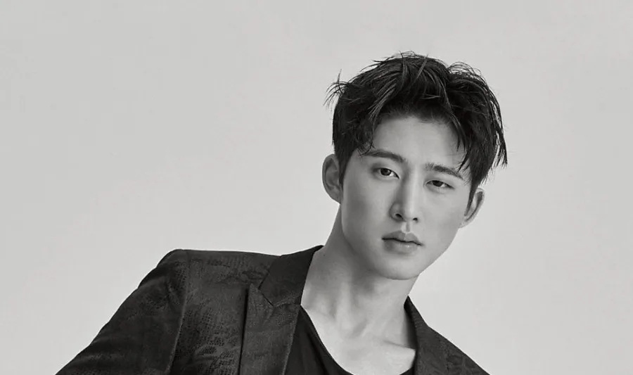 B.I από τους iKON