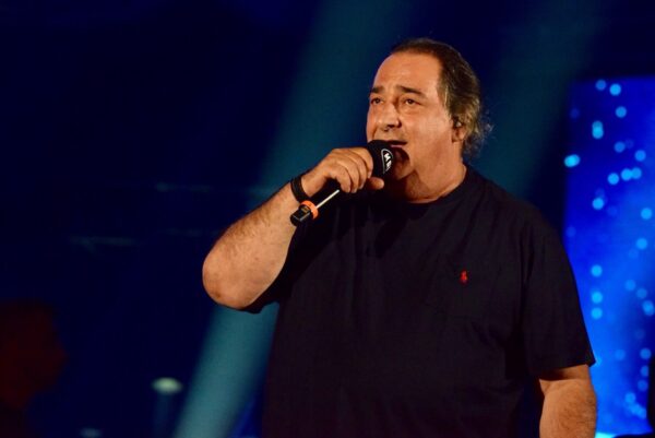 Μια αναπάντεχη μουσική συνάντηση on stage ετοιμάζουν ο Βασίλης Καρράς και ο Κόμης Χ!