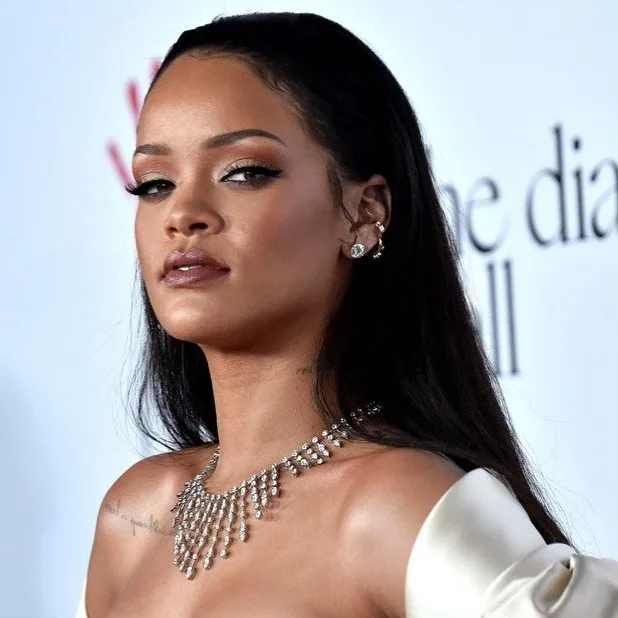 Rihanna είναι η πιο πλούσια τραγουδίστρια