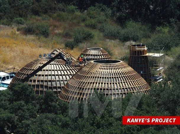 Kanye West χτίζει σπίτια