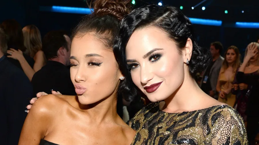 H Demi Lovato γιόρτασε τα γενέθλιά της με την Ariana Grande!